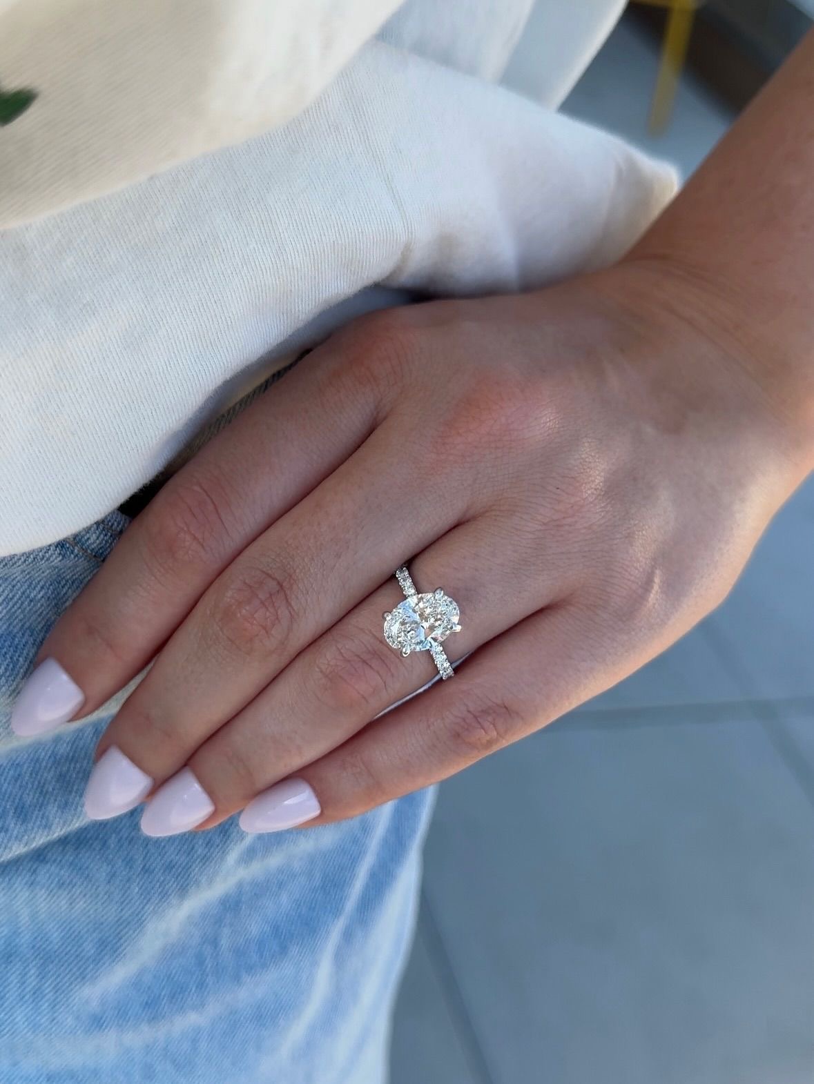 Oval de Lumière - Engagement Ring